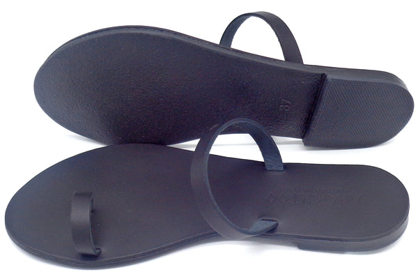 Ancientoo black Leather Toe Ring Até - women footwear